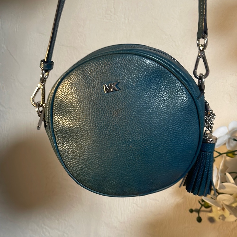 Michael Kors cute crossbody